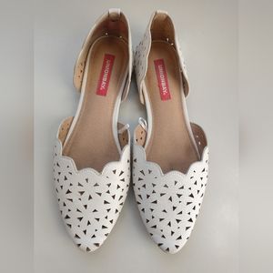 Unionbay white cut out flats